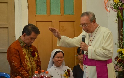 Sarundajang Terima Restu Uskup, Para Pastor dan Suster